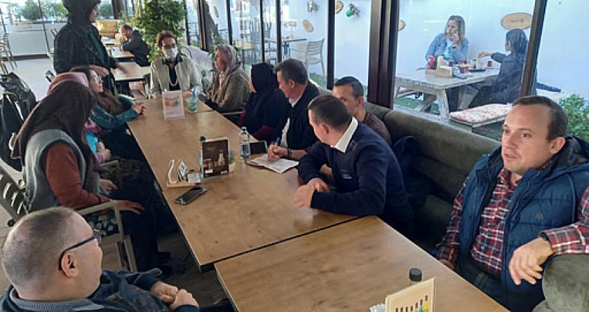 Kent Konseyi Engelliler ve kadın hakları Komisyonu başkanı, Engellilerle bir araya geldi.