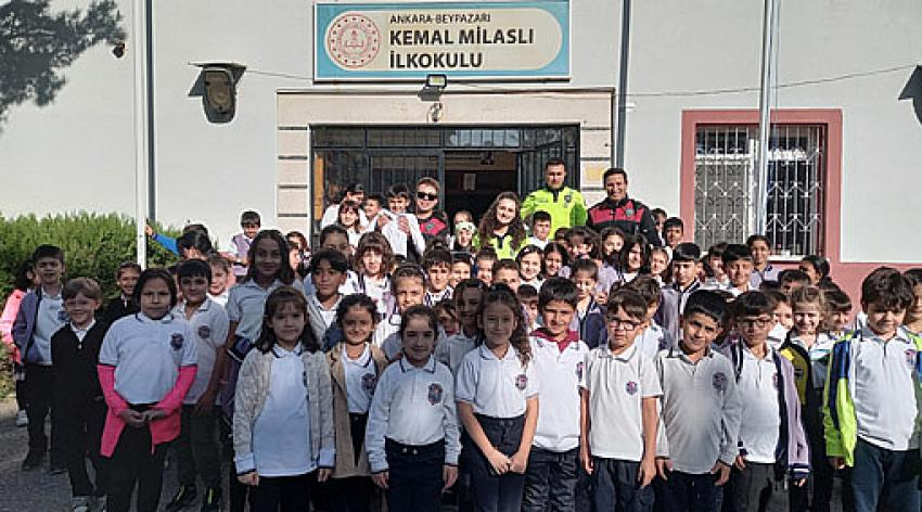 Beypazarı’nda Öğrenciye Polis Amca Sevgisi