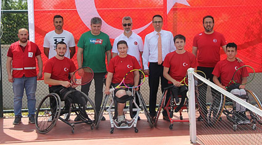 Beypazarı İlçesinde tekerlekli sandalye Tenis turnuvası: Milli Takım oyuncularından gösteri maçı: