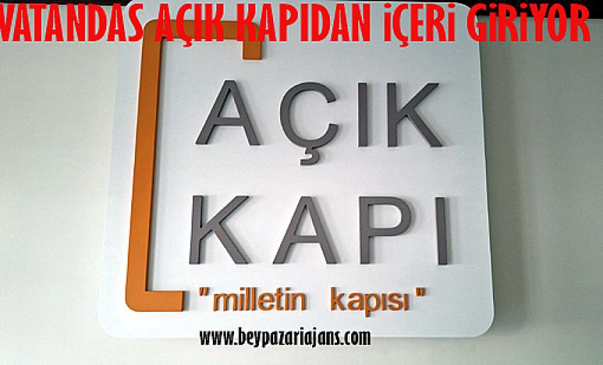 Vatandaş Açık Kapı sayesinde, resmi kurumlardaki işlerini kısa sürede hallediyor.