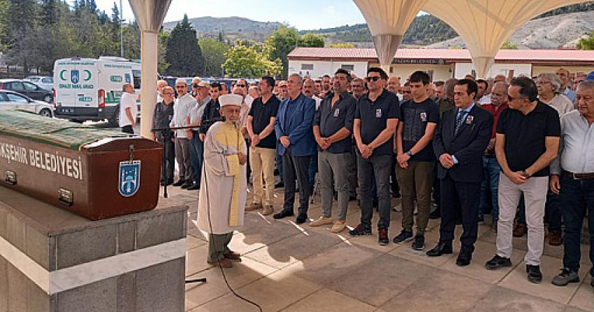 HAYATINI KAYBEDEN ESKİ CHP iLÇE BAŞAKANI, ECZACI SADİ ARAS TOPRAĞA VERİLDİ.