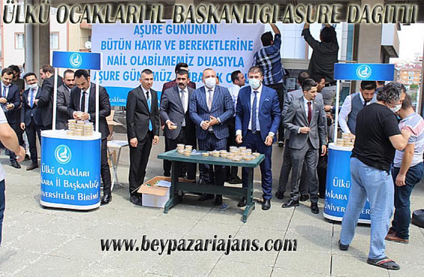 Ülkü Ocakları İl Başkanlığı Aşure dağıttı.