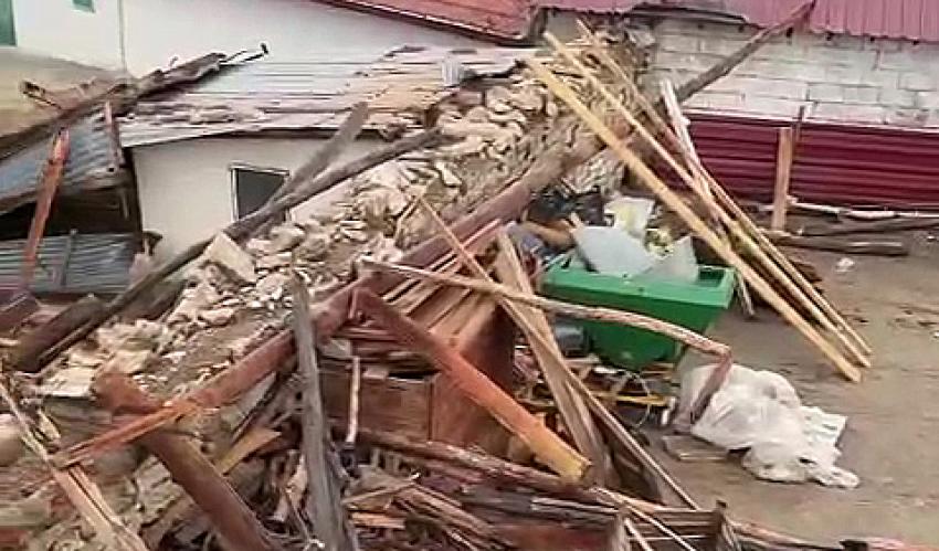 Şiddetli Esen Fırtına çatıları uçurdu: