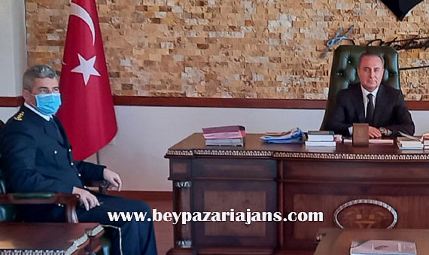 Emniyet Müdürü Hasan Ünlü, Polis haftası kapsamında kaymakama ziyarette bulundu.
