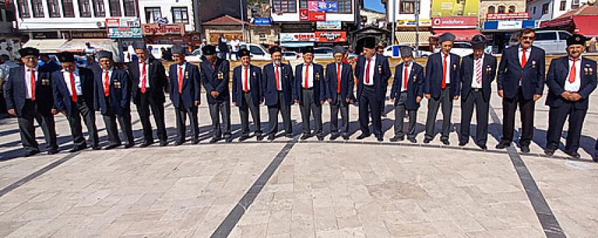 19 Eylül Gaziler Günü Dolayısıyla, geziler anıtı çelenk koydu: