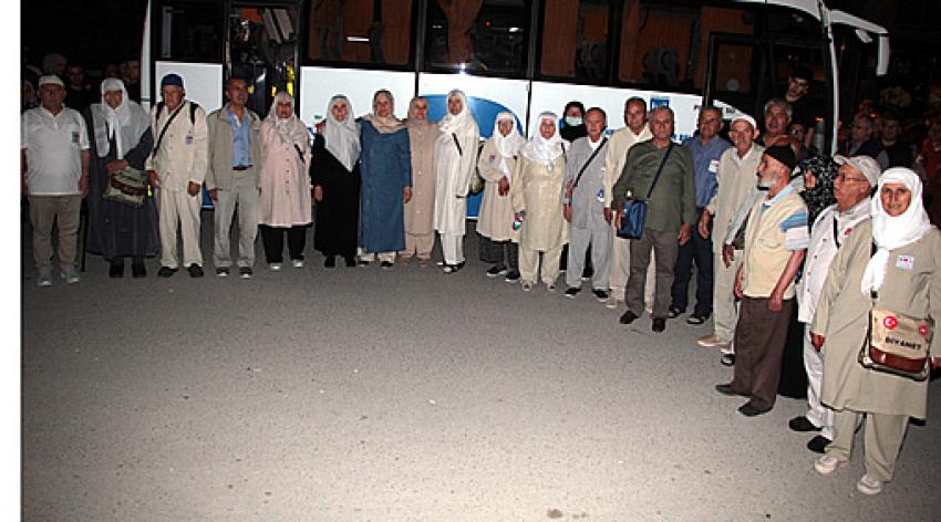 Beypazarı İlçesinden Hacı Adayları Dualarla kutsal topraklara uğurlandı: