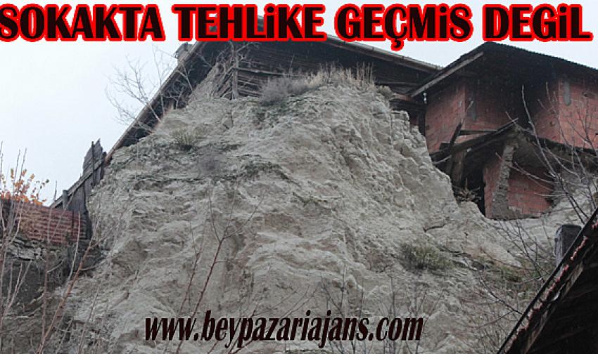 Kayaların Göçtüğü Alanda Ankara Afet İşleri Müdürlüğü incelemede bulundu: