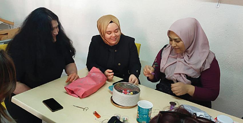 Güdül Kaymakamı İncesu, Sof dokuyan kadınları ziyaret etti: