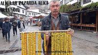 Beypazarı ilçesinin yüksek kesimlerinde yetişen alıç, 10 liradan satılıyor.