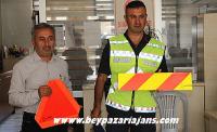 Traktör römorklarına reflektör takılması yönünde İlçe Jandarma Komutanlığı Bilgilendirme toplantısı yaptı.