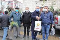 Beypazarı Orman İşletme müdürlüğü, ilçede bu gün halka 16 bin adet ücretsiz fidan dağıttı.