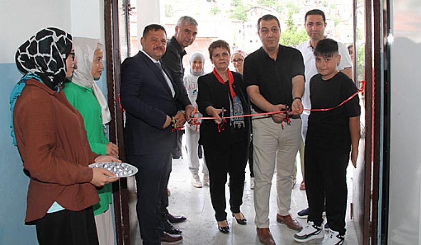 BEYPAZARI ORTAOKULU YILSONU SERGİSİ AÇILDI.