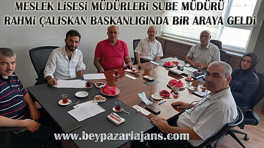 Meslek Lisesi Müdürleri, şube müdürü Rahmi Çalışkan başkanlığına bir araya geldi.