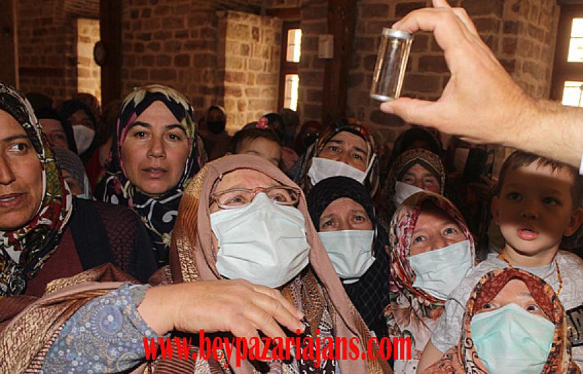 -Paşa Cami Sakal-ı Şerifi ziyaret etmek isteyenlerle doldu