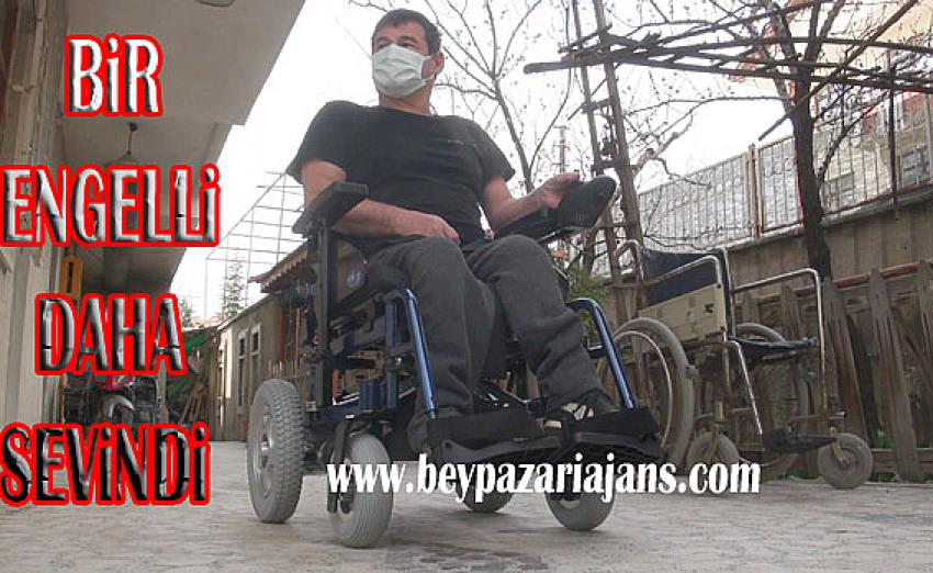 Kent Konseyi Engelliler ve Kadın Hakları Komisyonu, bir engelliye daha tekerlekli sandalye hediye etti.