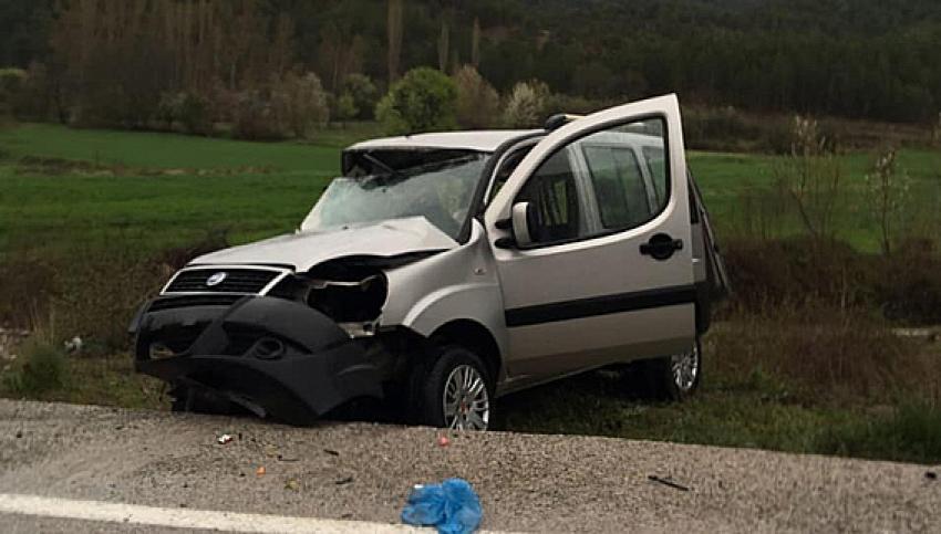 Nallıhan Göynük Yolunda trafik kazası 3 Ölü, çok sayıda yaralı var: