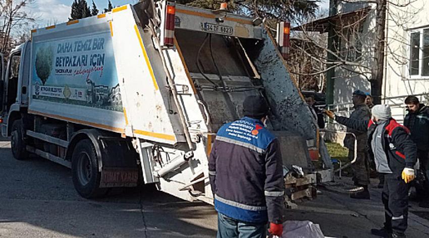 Beypazarı belediyesi, Afet bölgesine Çöp kamyonu ve seyyar tuvalet gönderdi: