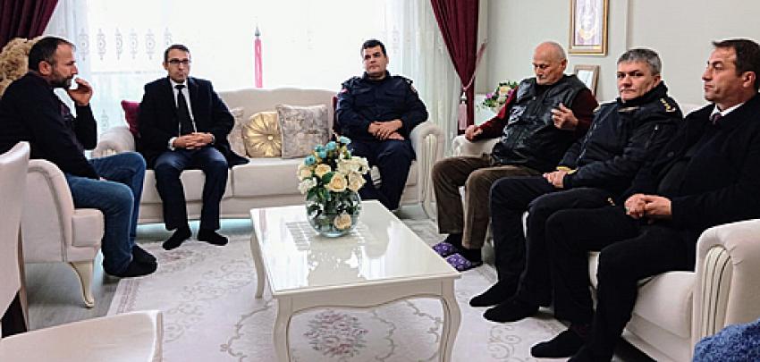Kaymakam Şehit Ailelerini ve Kore Gazisini evinde ziyaret etti: