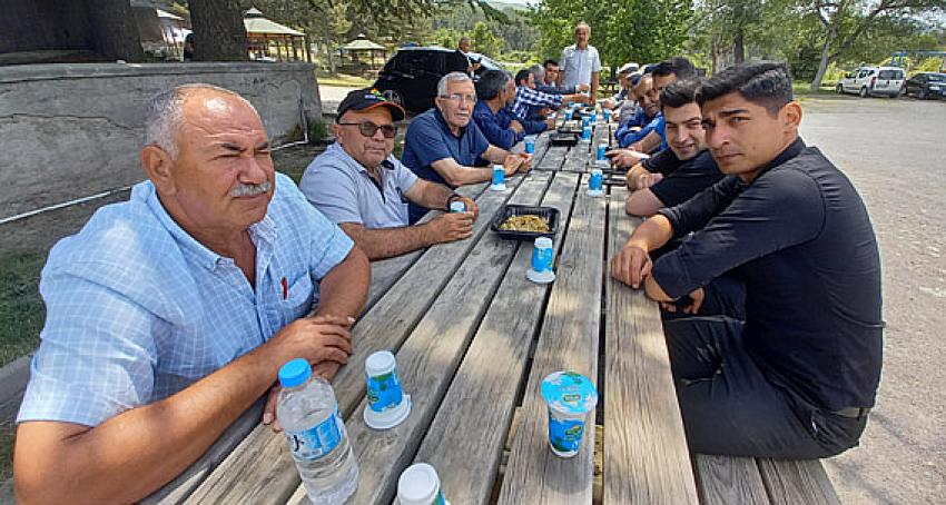 Beypazarı’nda Muhtarlar, Muhtarlar Derneğinin organizesiyle Karagöl’de Piknikte bir araya geldi.