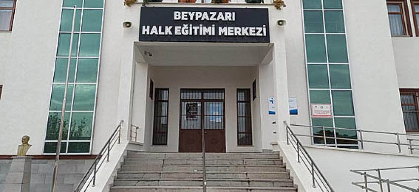 Beypazarı Eğitim merkezi Müdürlüğü bir yıl içinde 831 çeşitli branşlarda kurslar açtı.