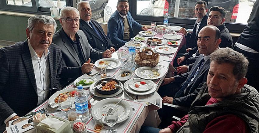 İyi Parti Ankara 3. Bölge Milletvekili Adayı, Yüksel Arslan, hemşerileriyle verilen kahvaltıda bir araya geldi.