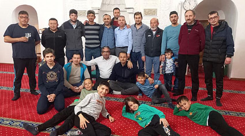 Ramazan akşamlarında, teravih ve Tesbih namazı Kadir gecesinde birleşti: