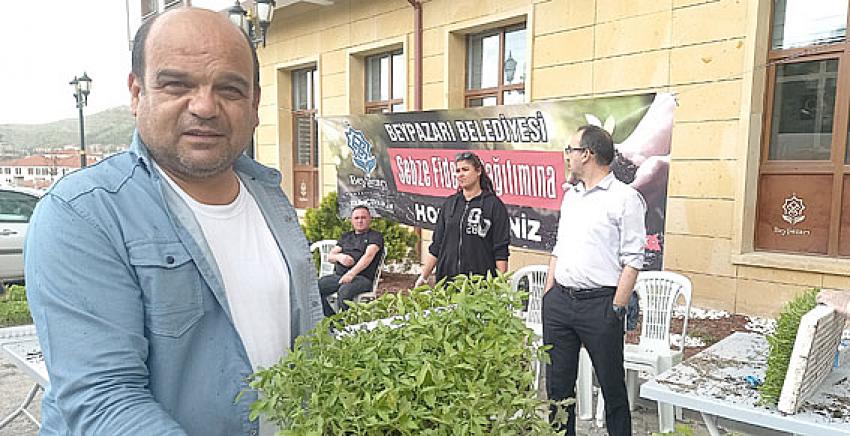 Beypazarı belediyesi Belediye Binasının önünde fide satışlarını sürdürüyor: