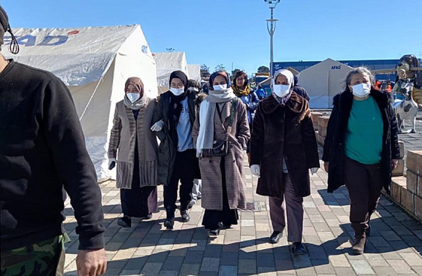 KIŞLIK EL ÖRGÜLERİ DEPREM BÖLGESİNDE DAĞITILDI.