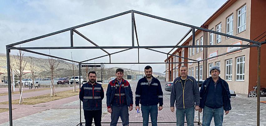Beypazarı Fatih mesleki ve Teknik Anadolu Lisesi Müdürü Nuri Caner: “Deprem çadırı yapmaya başladık”