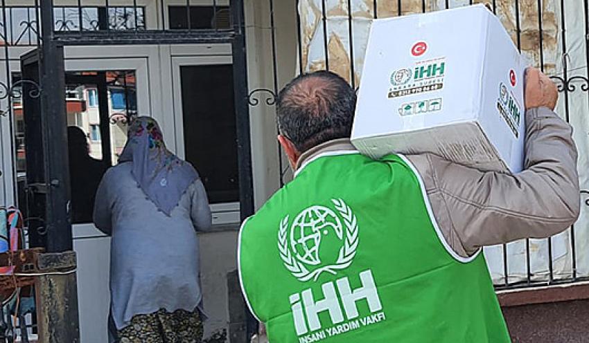 İHH’dan Yardım Kolisi dağıtımı sürüyor: