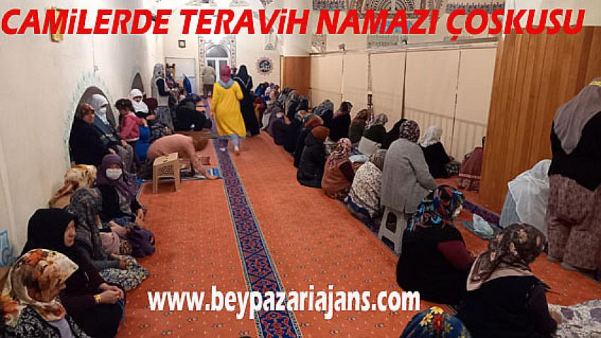 Teravih namazlarında Camiler doluyor: