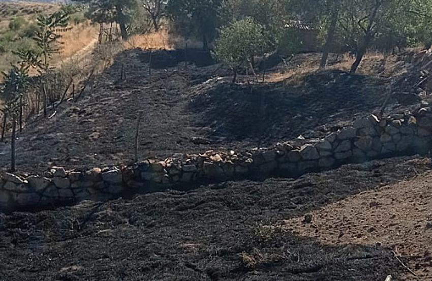 KAPULLU MAHALLESİNDE ÇIKAN YANGINDA BİR EV KULLANILAMAZ HALE GELDİ