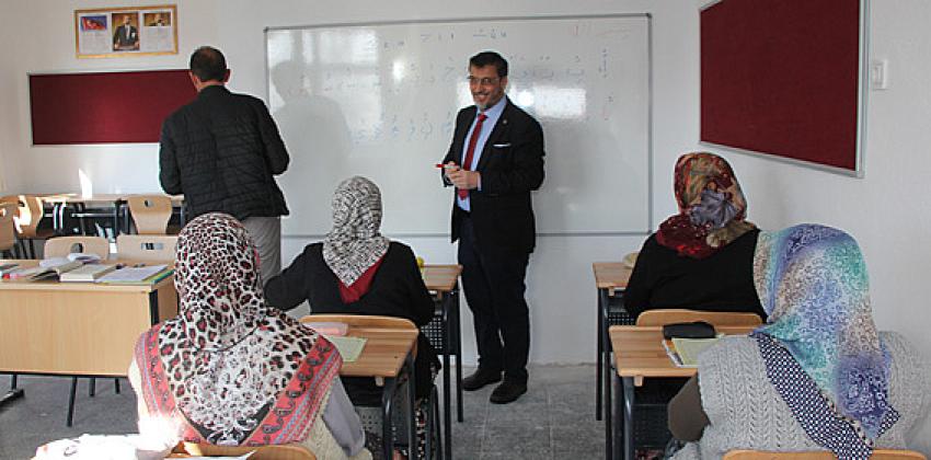 İlçe Milli Eğitim Müdürü Cengiz Yılmaz’dan Kurs açılan Çantırlı Yaşam merkezine ziyaret: